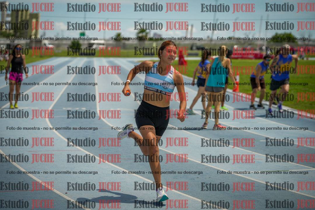 Fotos durante el transcurso de los relevos 20' para running teams - serie 1