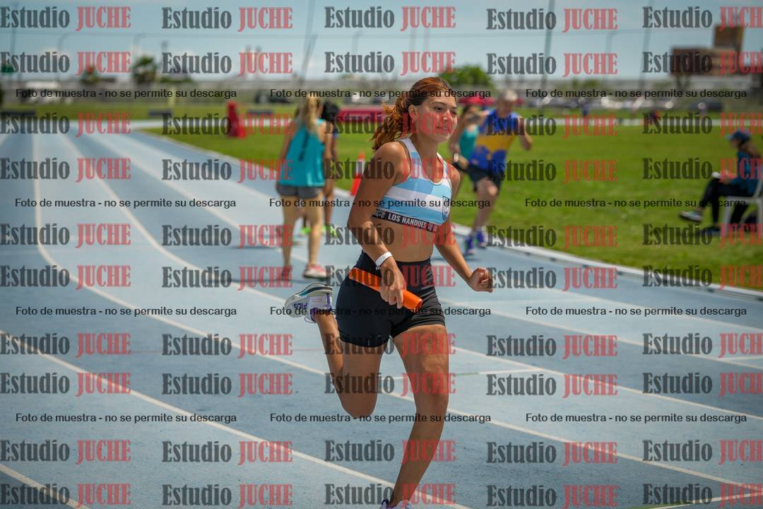 Fotos durante el transcurso de los relevos 20' para running teams - serie 1