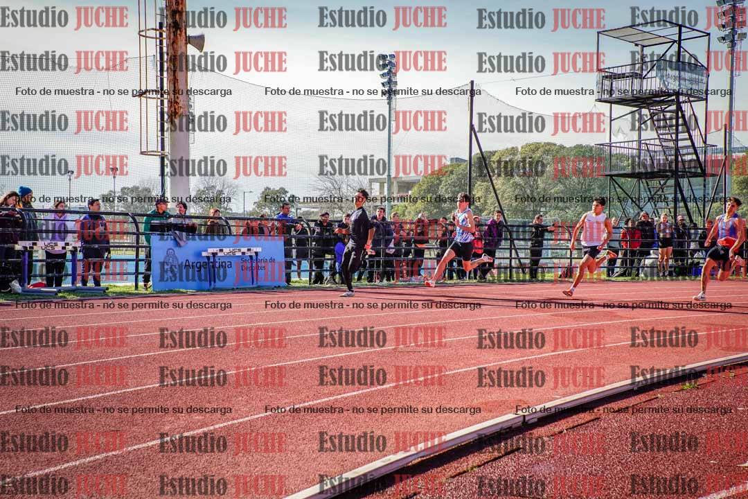 Fotos de los 200 m llanos de varones