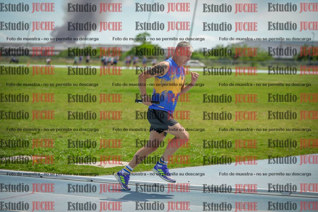 Fotos durante el transcurso de los relevos 20' para running teams - serie 1