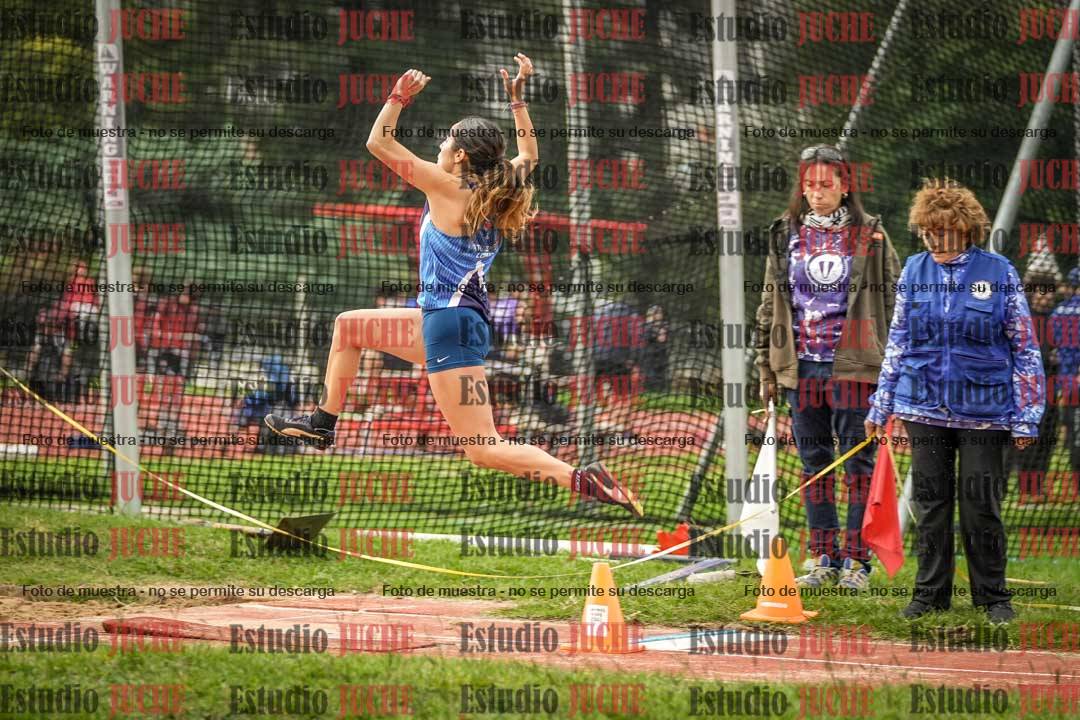 Fotos del salto en largo - mujeres mayores