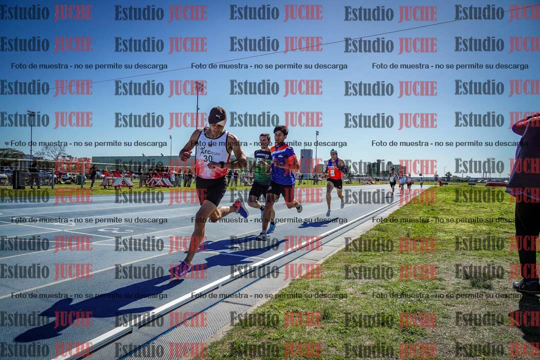 Fotos de los 800 m llanos de varones