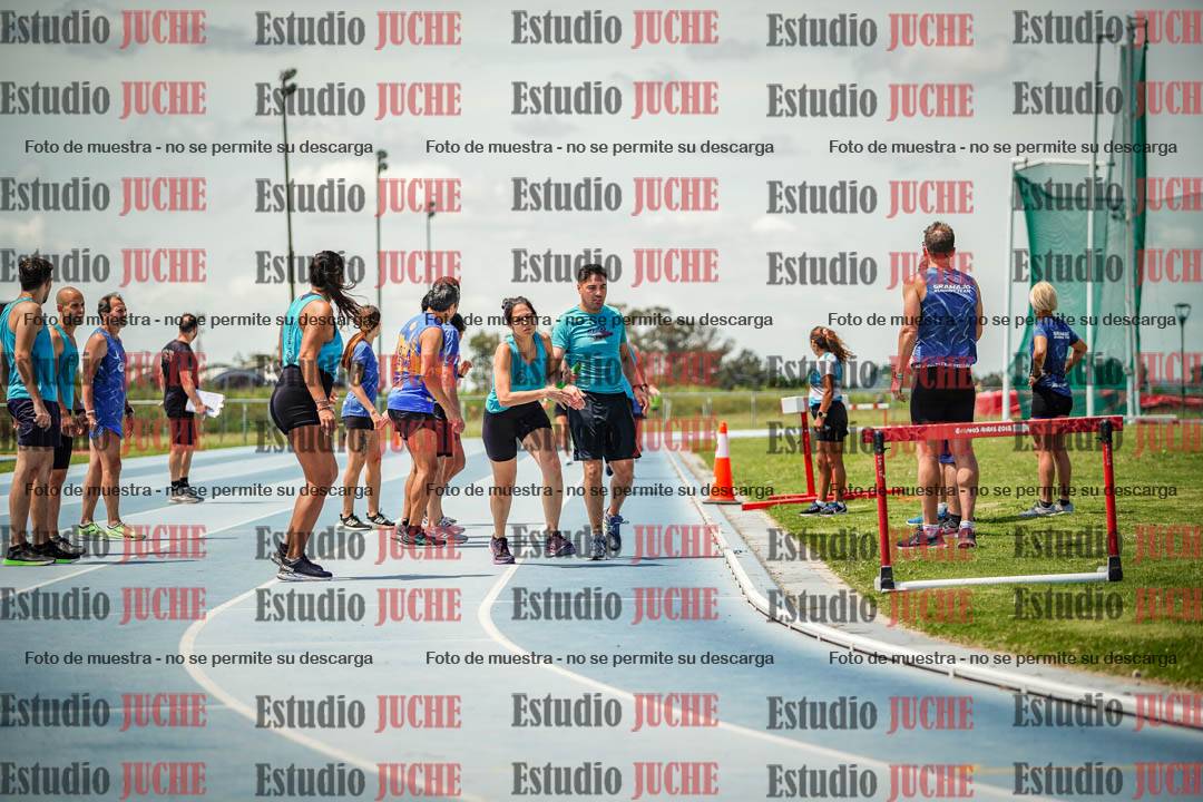 Fotos durante el transcurso de los relevos 20' para running teams - serie 1
