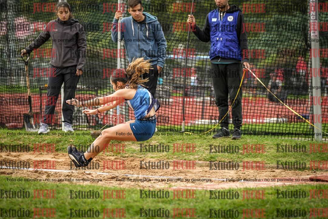 Fotos del salto en largo - mujeres mayores