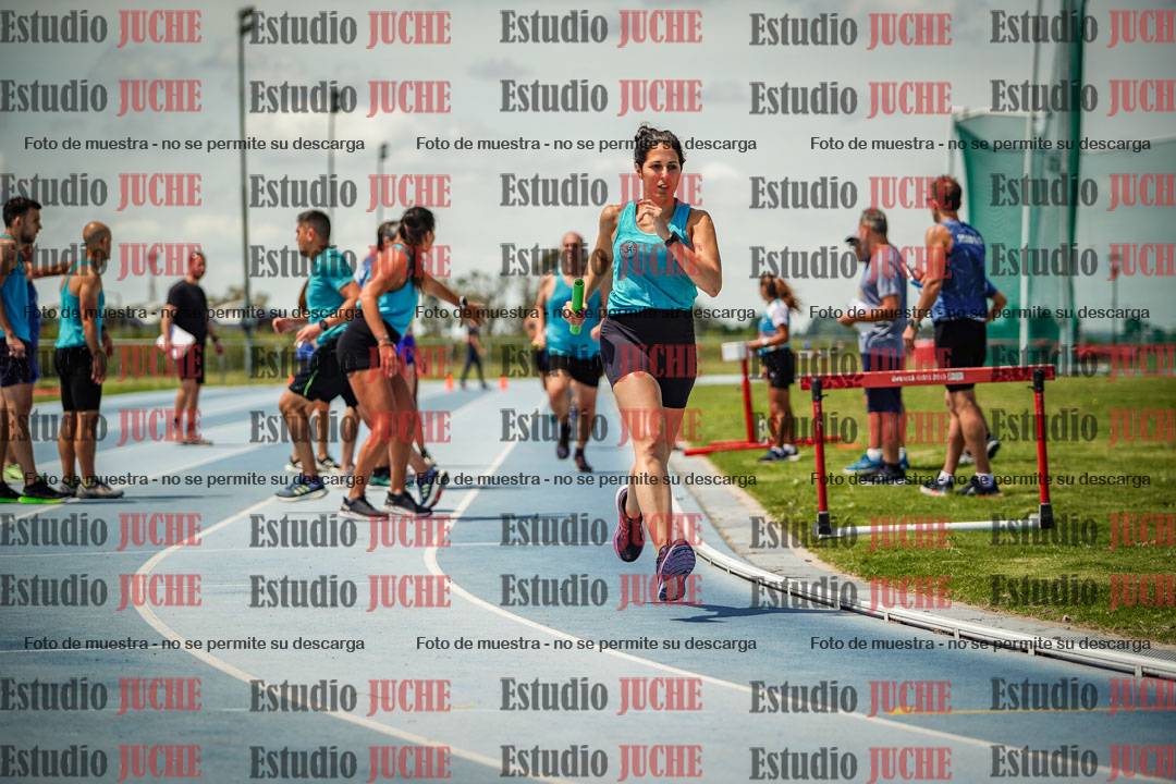 Fotos durante el transcurso de los relevos 20' para running teams - serie 1