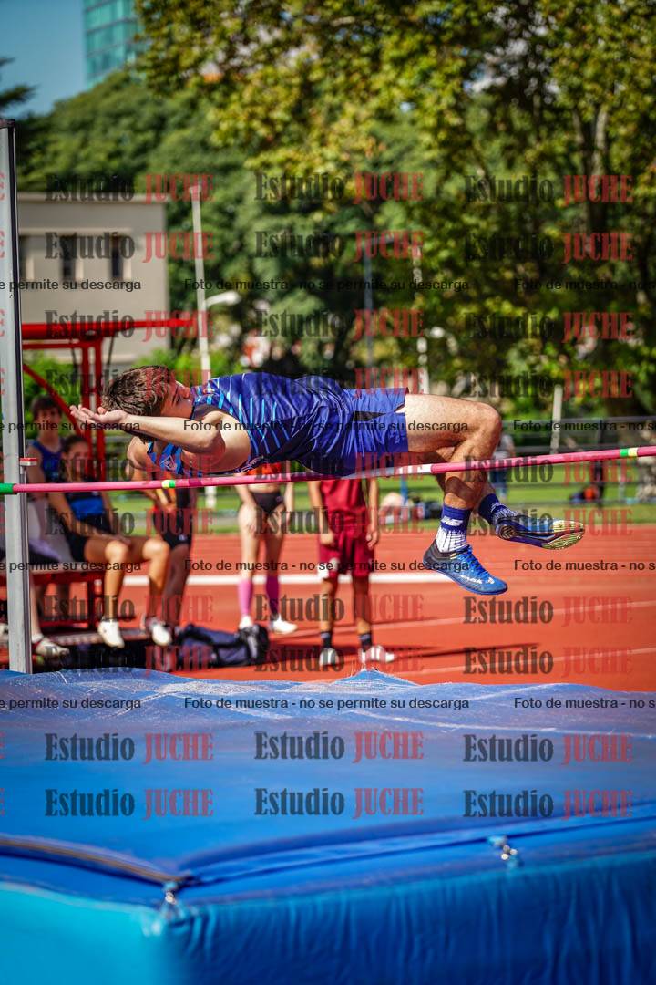 Fotos del salto en alto de mujeres y varones