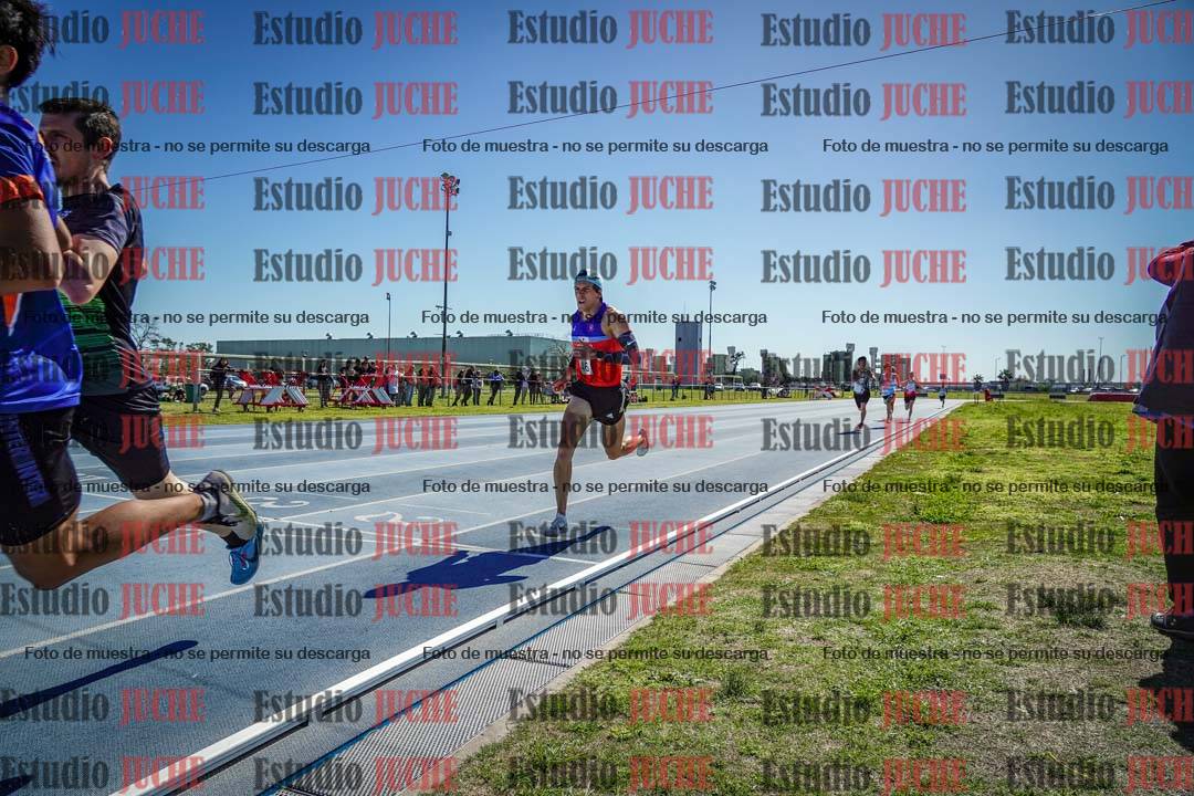 Fotos de los 800 m llanos de varones