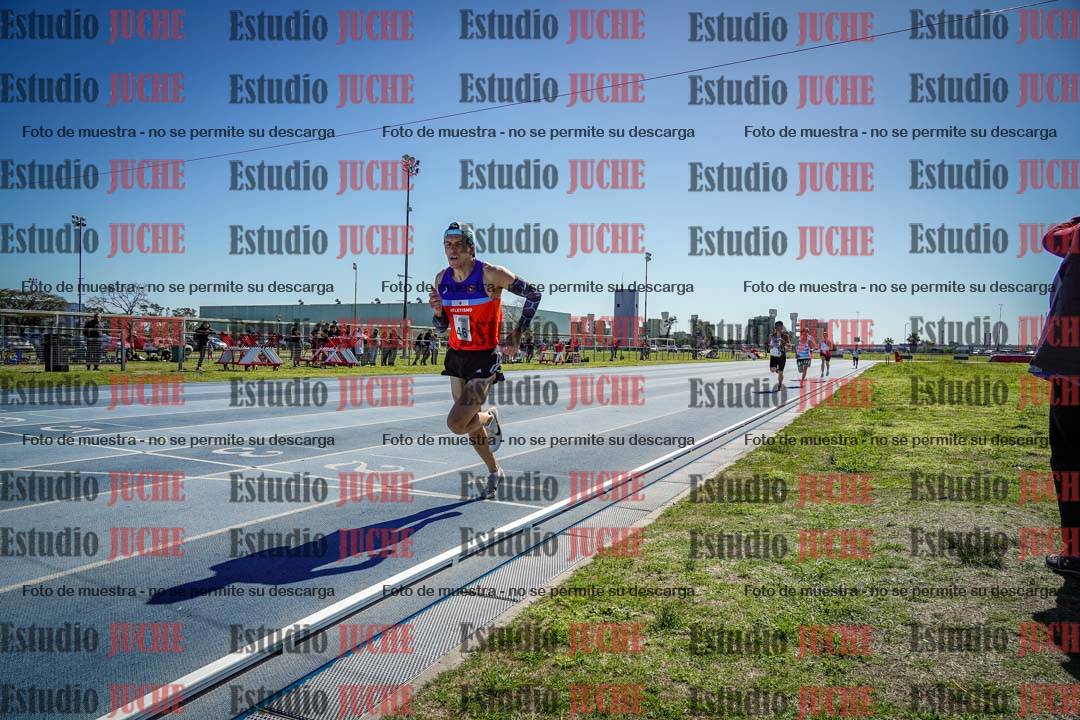 Fotos de los 800 m llanos de varones