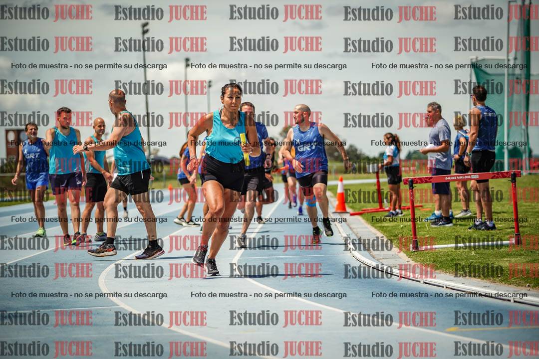 Fotos durante el transcurso de los relevos 20' para running teams - serie 1
