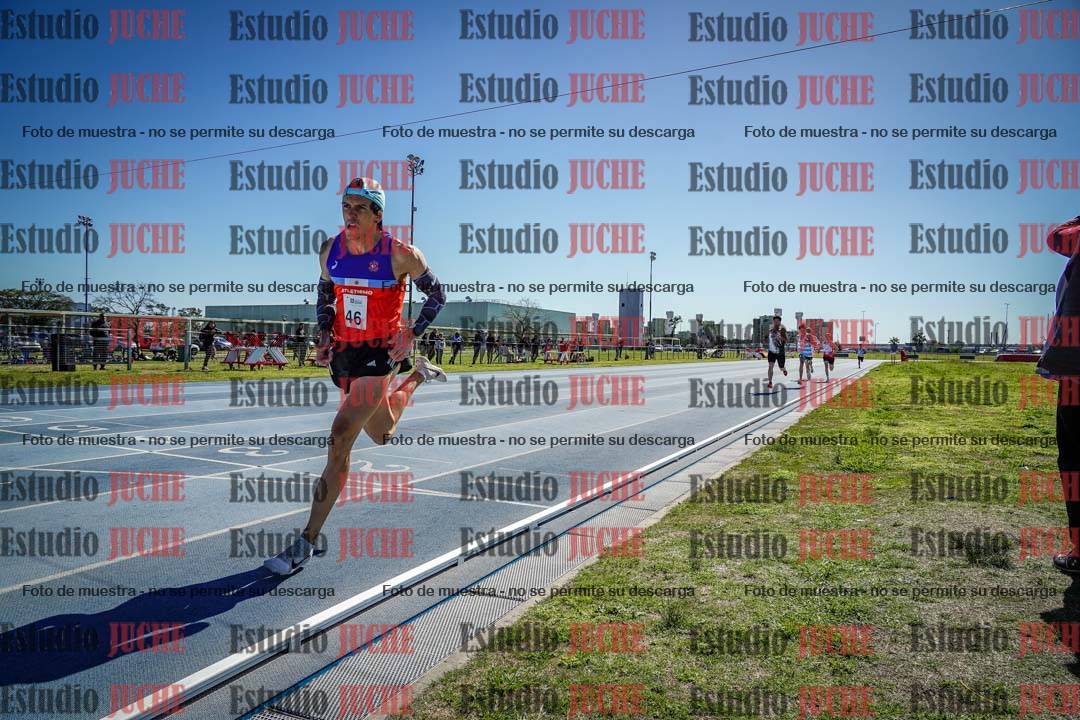Fotos de los 800 m llanos de varones