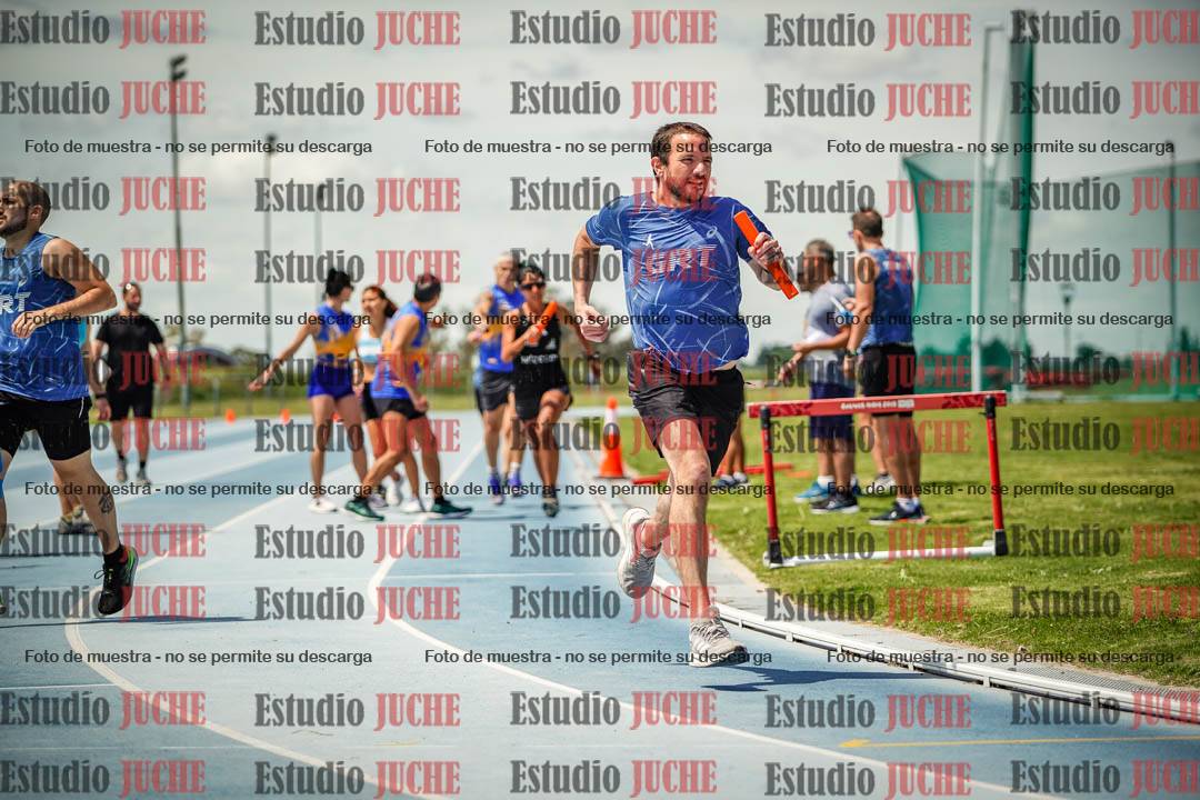 Fotos durante el transcurso de los relevos 20' para running teams - serie 1