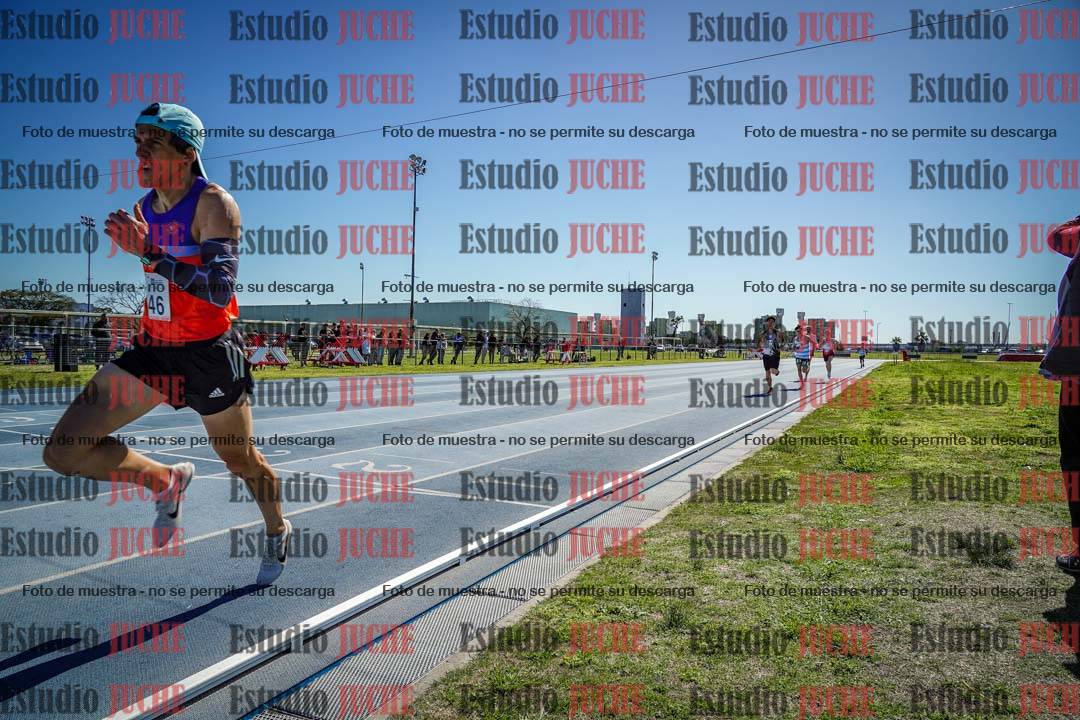 Fotos de los 800 m llanos de varones