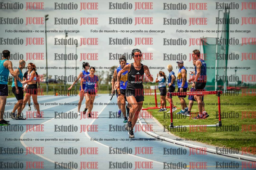 Fotos durante el transcurso de los relevos 20' para running teams - serie 1