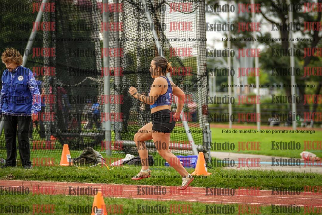 Fotos del salto en largo - mujeres mayores