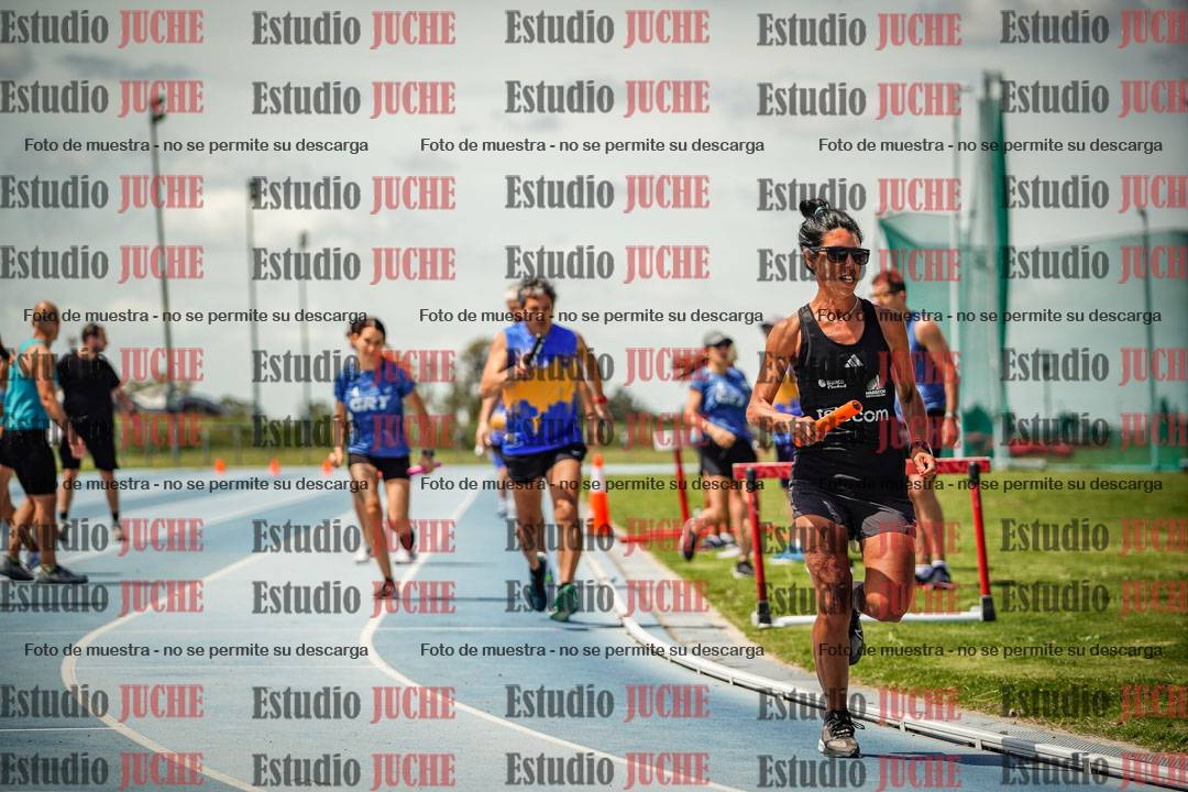 Fotos durante el transcurso de los relevos 20' para running teams - serie 1