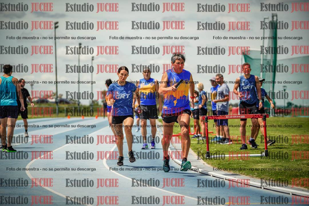 Fotos durante el transcurso de los relevos 20' para running teams - serie 1