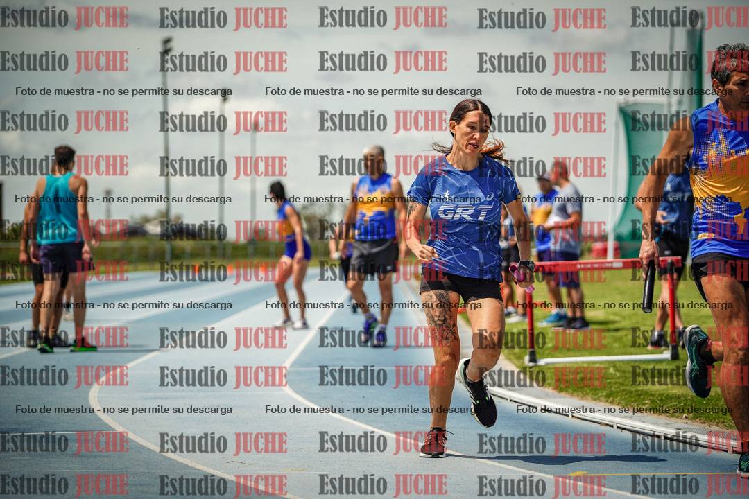 Fotos durante el transcurso de los relevos 20' para running teams - serie 1