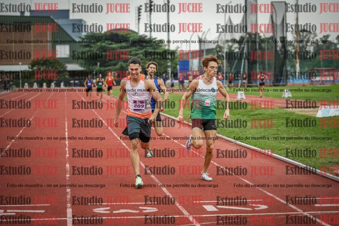 Fotos de los 800 m llanos de varones
