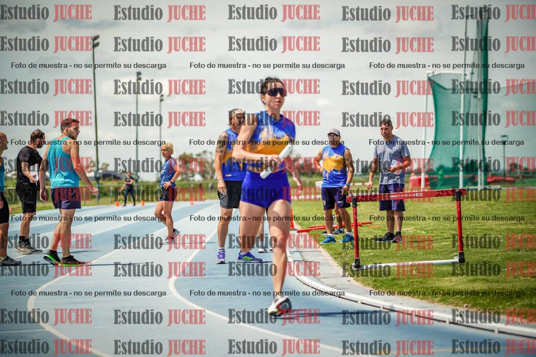 Fotos durante el transcurso de los relevos 20' para running teams - serie 1