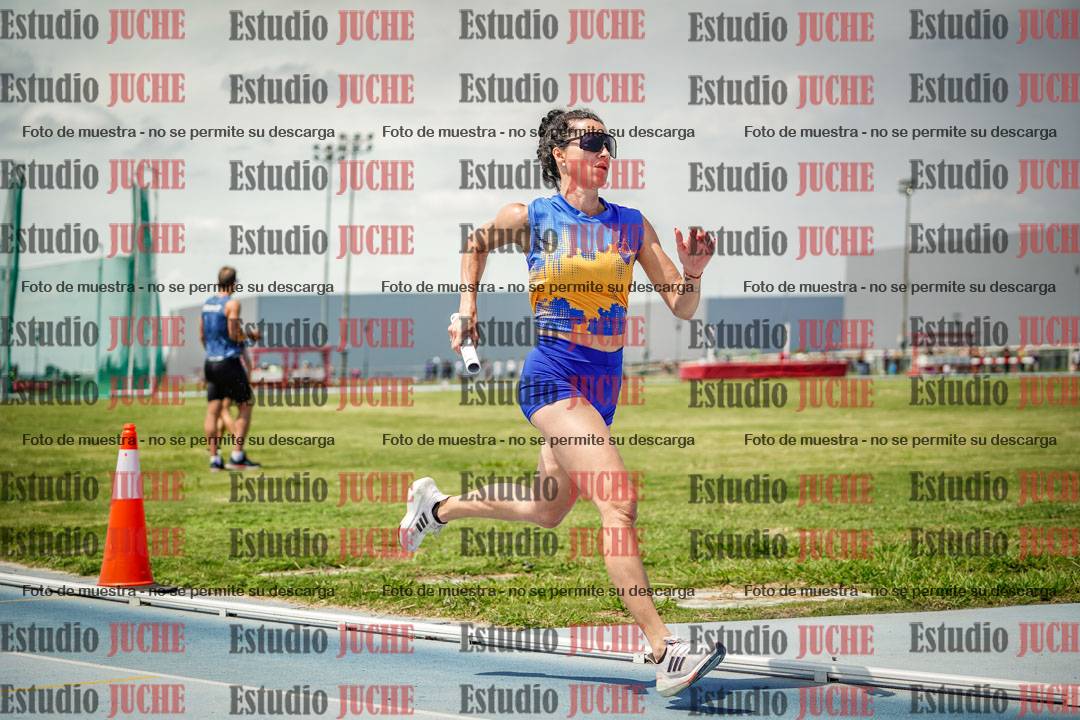 Fotos durante el transcurso de los relevos 20' para running teams - serie 1