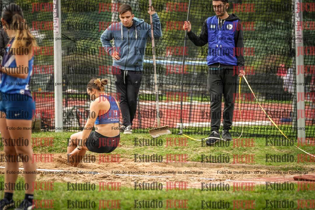 Fotos del salto en largo - mujeres mayores