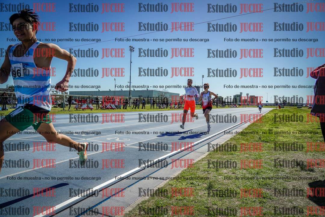 Fotos de los 800 m llanos de varones