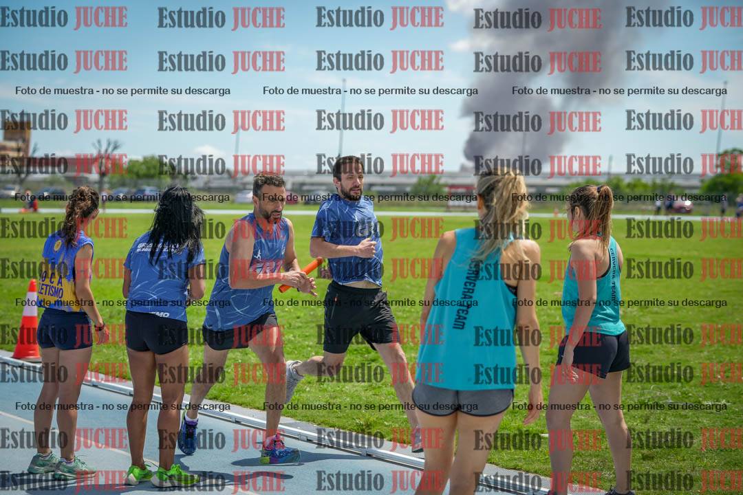 Fotos durante el transcurso de los relevos 20' para running teams - serie 1