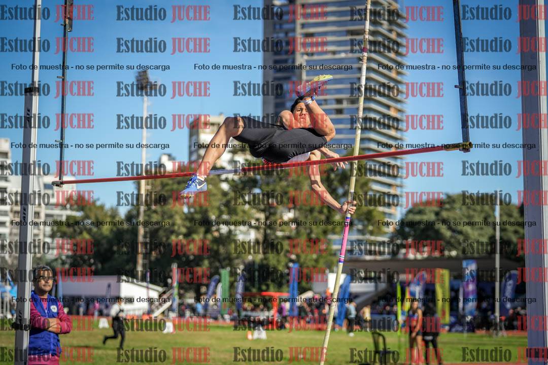 Fotos del salto con garrocha de varones - decatlón 8