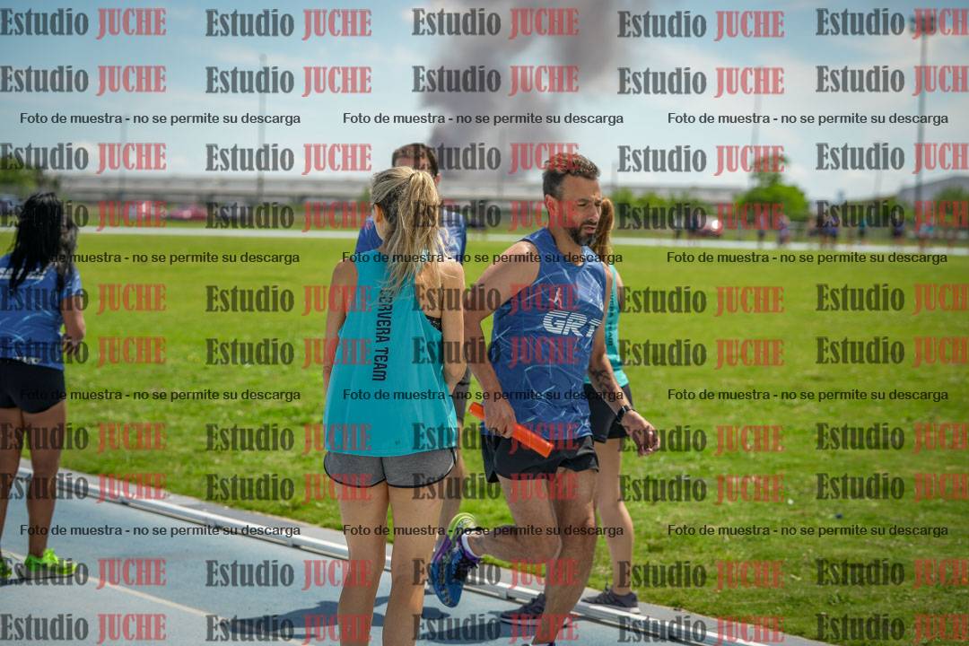 Fotos durante el transcurso de los relevos 20' para running teams - serie 1