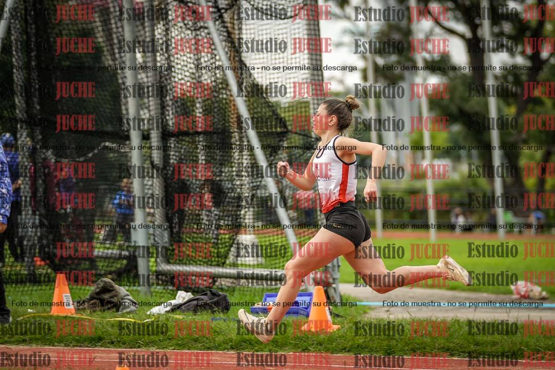 Fotos del salto en largo - mujeres mayores