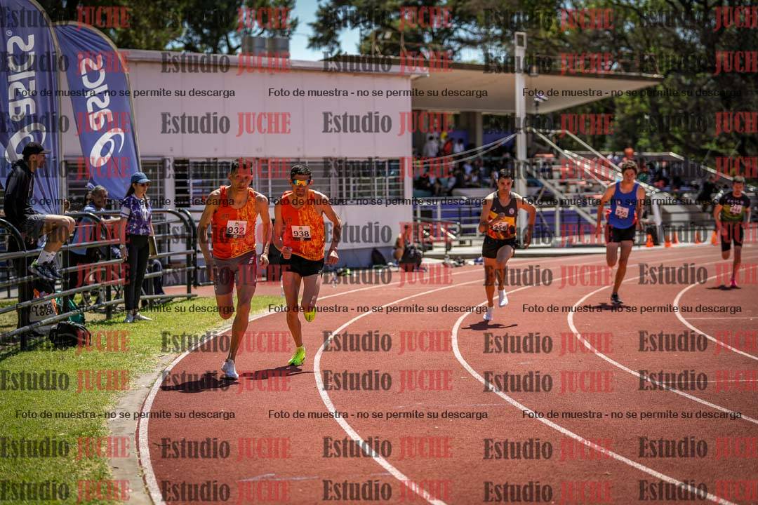 Fotos de los 800 m llanos de varones