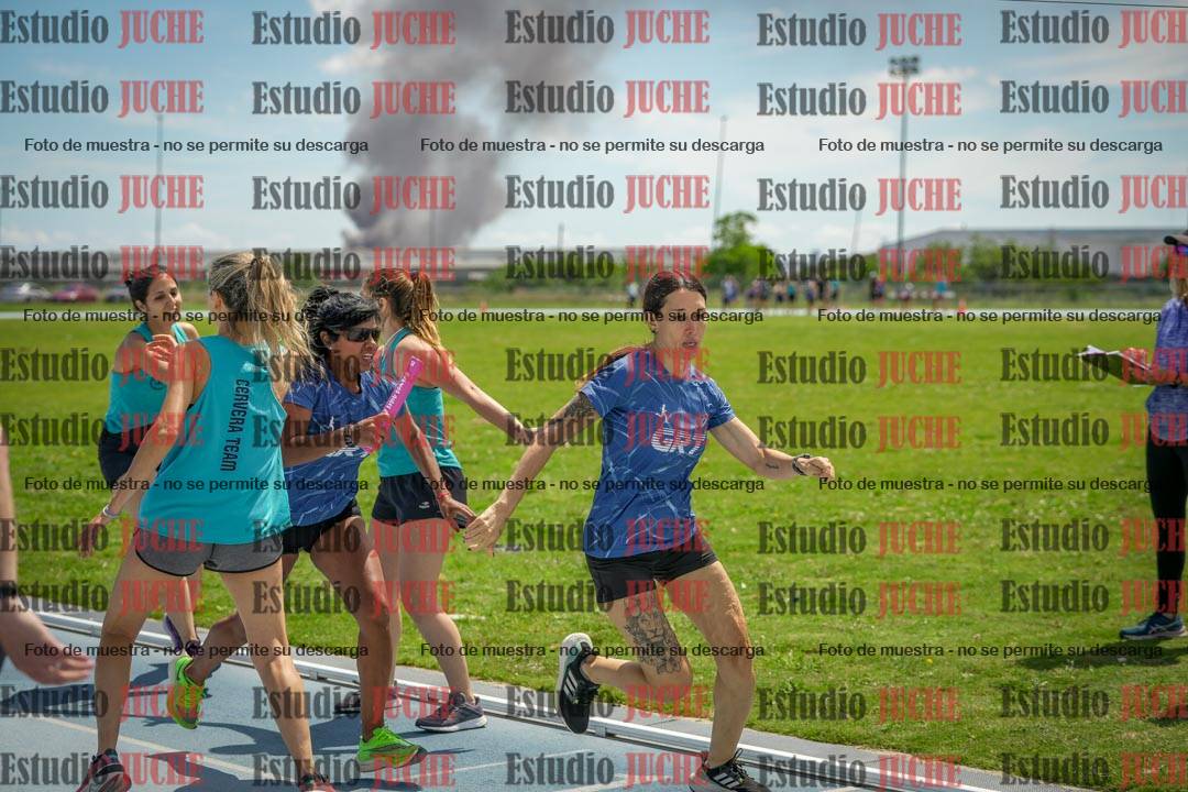 Fotos durante el transcurso de los relevos 20' para running teams - serie 1