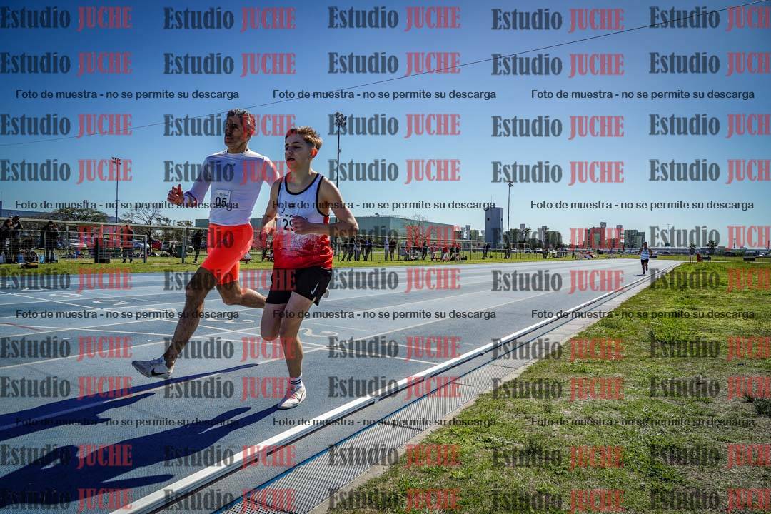 Fotos de los 800 m llanos de varones