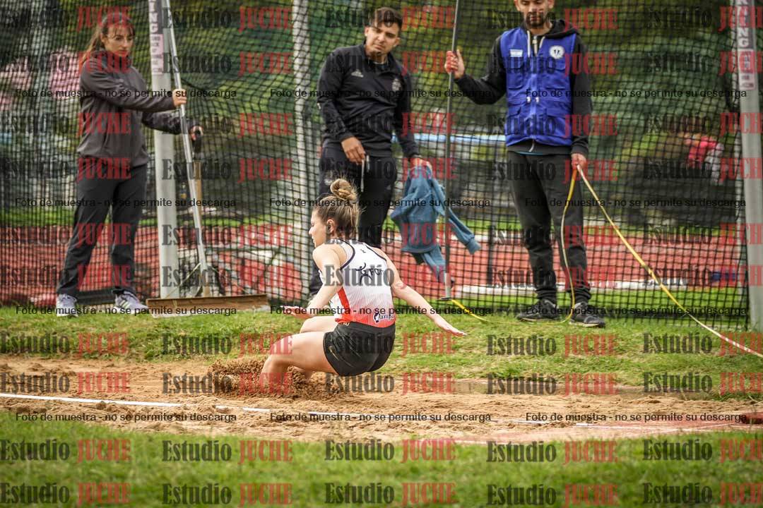 Fotos del salto en largo - mujeres mayores
