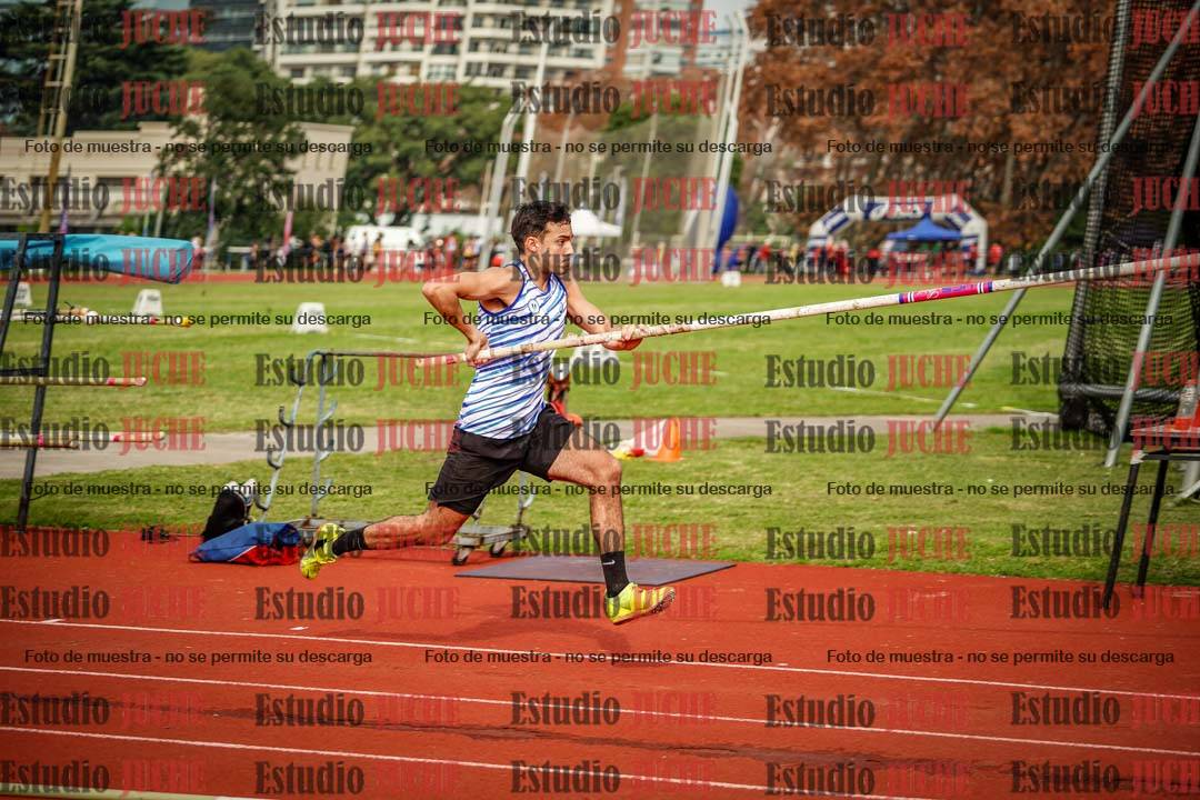Fotos del salto con garrocha de varones