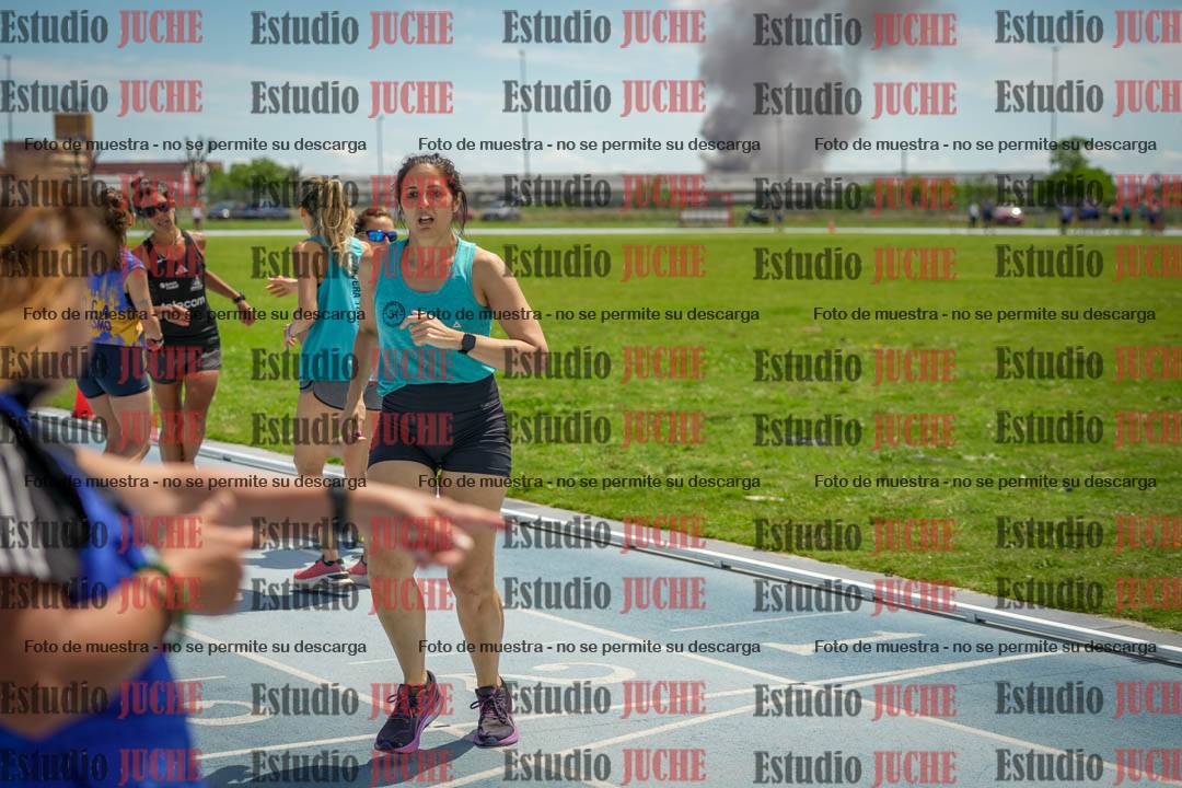 Fotos durante el transcurso de los relevos 20' para running teams - serie 1