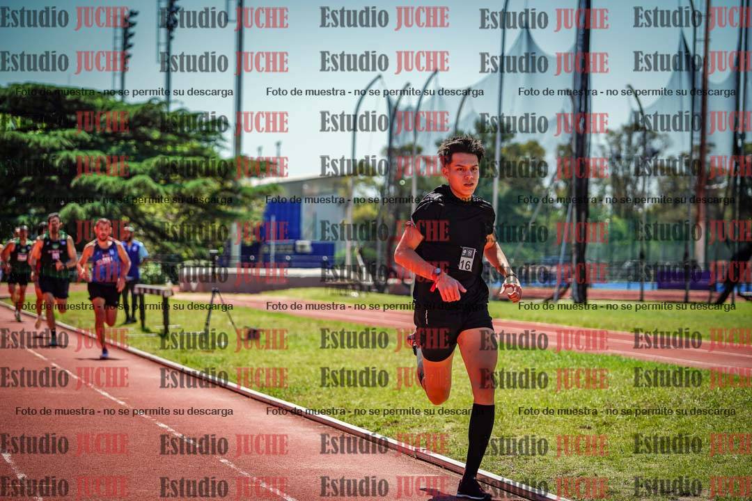 Fotos de los 800 m llanos de varones