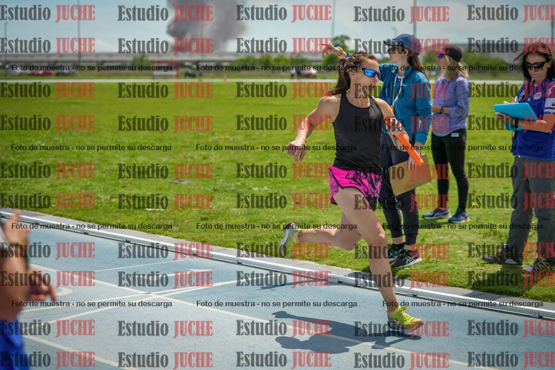 Fotos durante el transcurso de los relevos 20' para running teams - serie 1