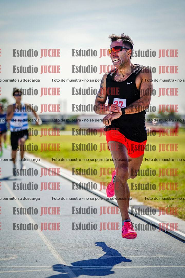 Fotos de los 800 m llanos de varones