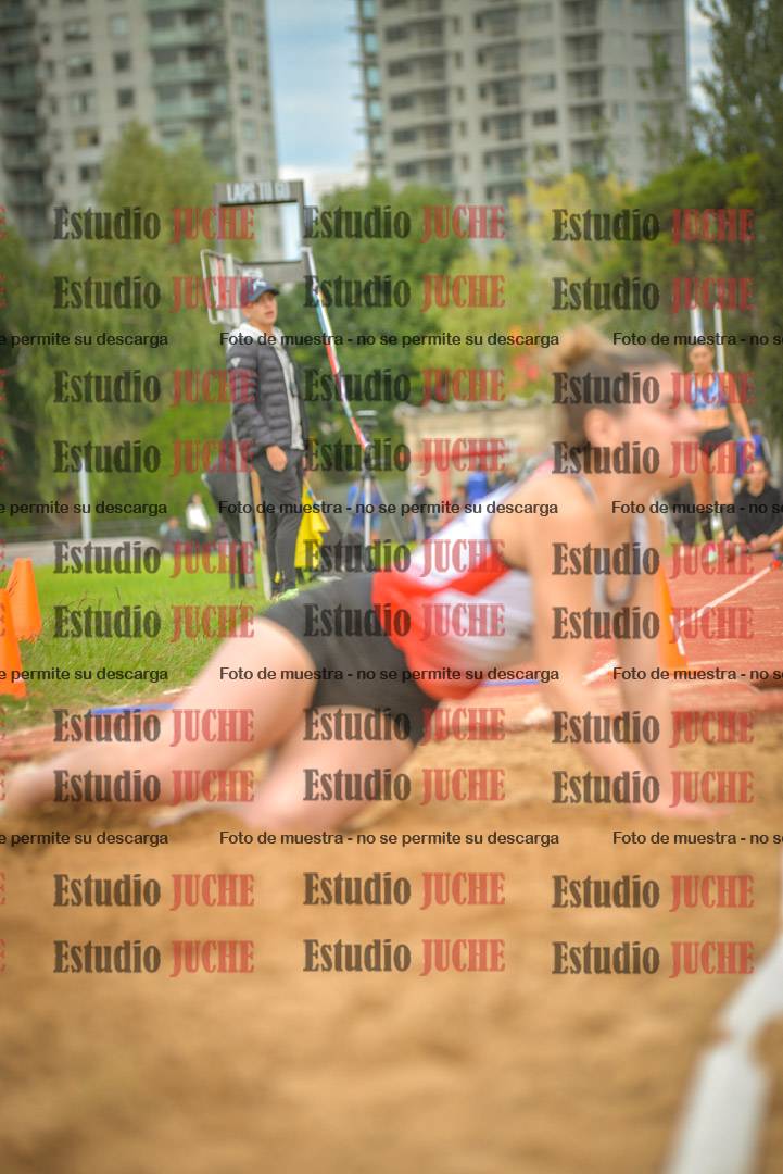 Fotos del salto en largo - mujeres mayores