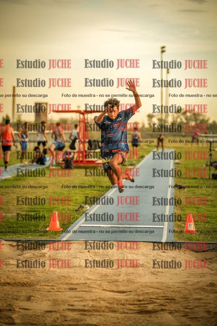 Fotos del salto en largo de varones