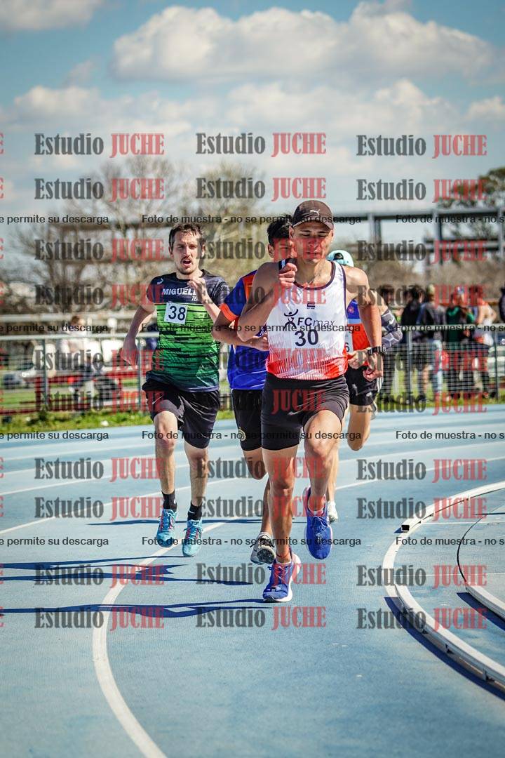 Fotos de los 800 m llanos de varones