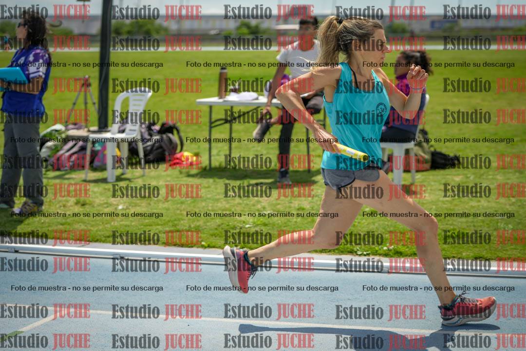 Fotos durante el transcurso de los relevos 20' para running teams - serie 1