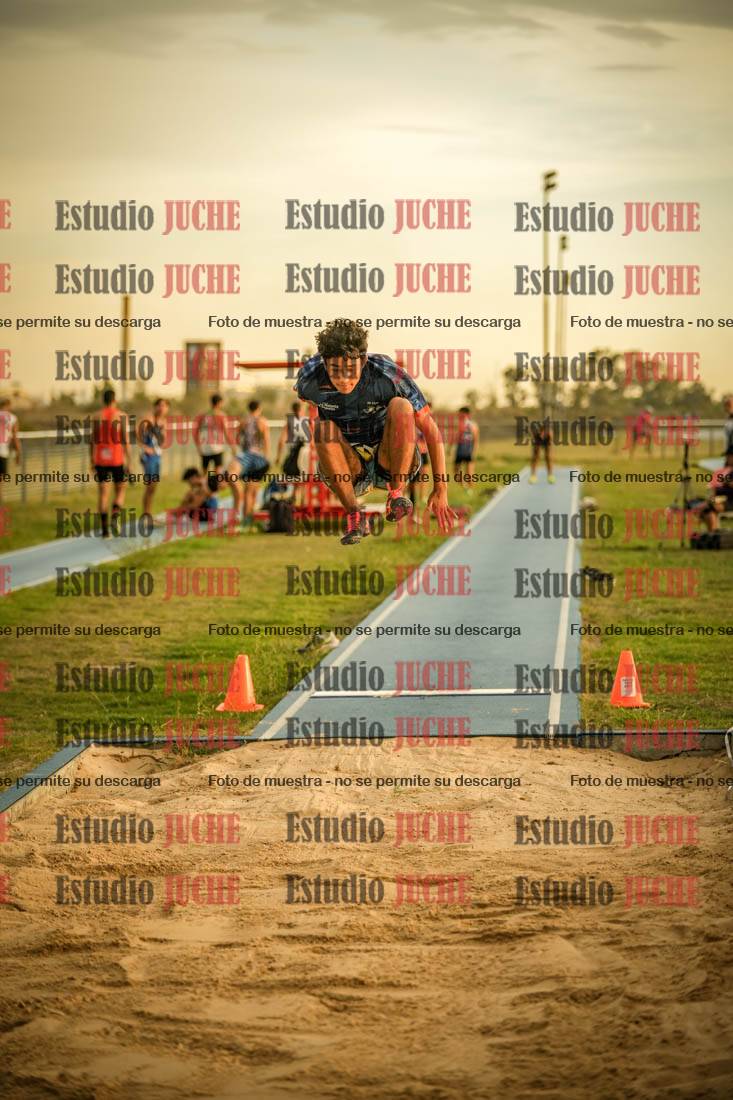 Fotos del salto en largo de varones