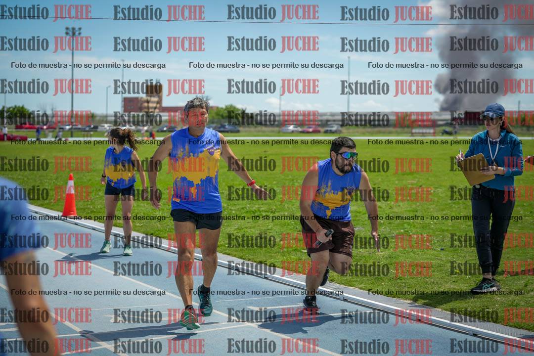 Fotos durante el transcurso de los relevos 20' para running teams - serie 1