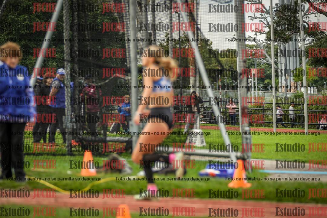 Fotos del salto en largo - mujeres mayores