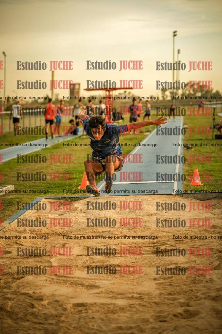 Fotos del salto en largo de varones