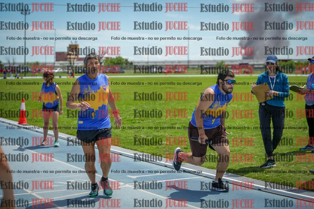 Fotos durante el transcurso de los relevos 20' para running teams - serie 1
