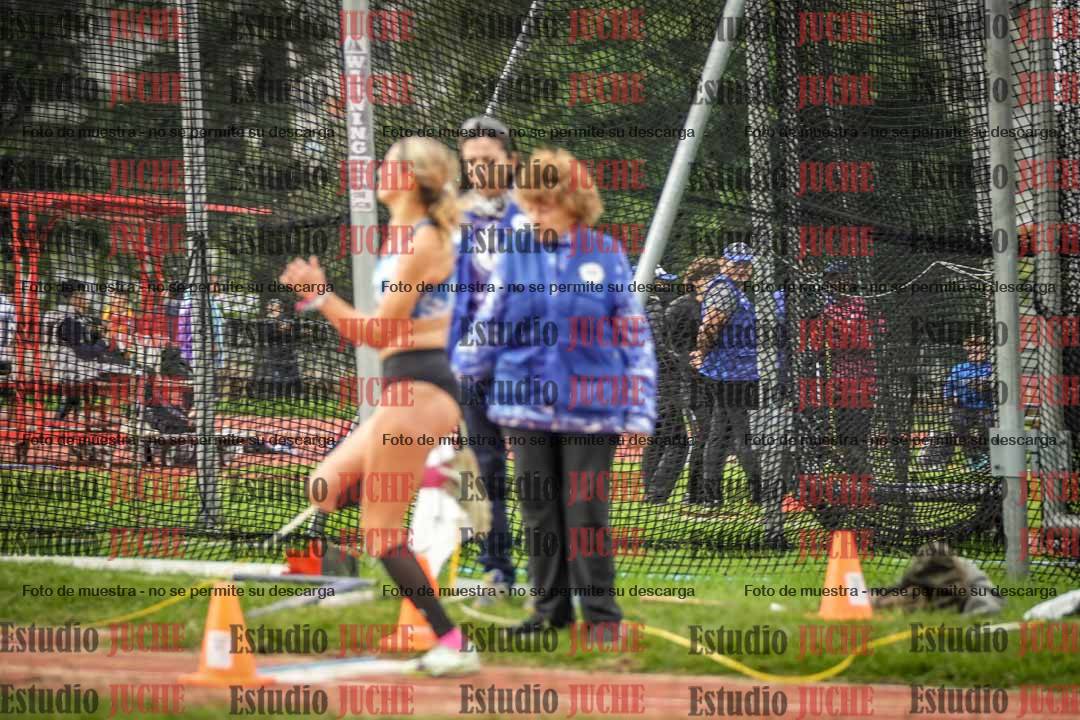 Fotos del salto en largo - mujeres mayores