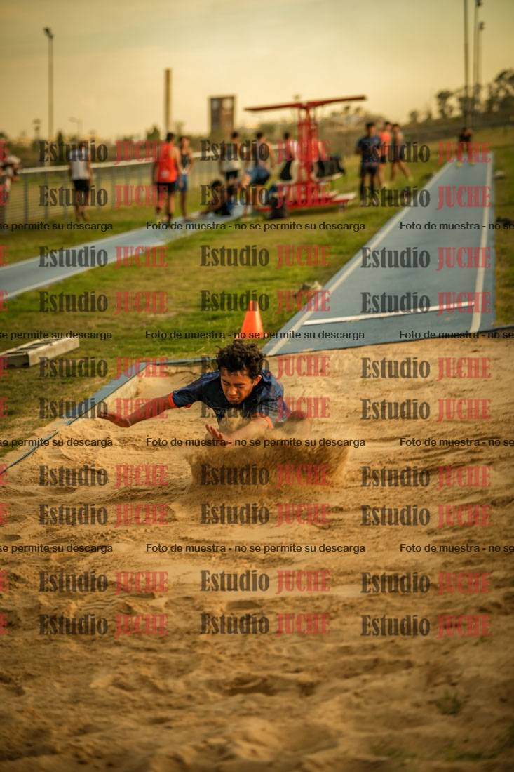 Fotos del salto en largo de varones